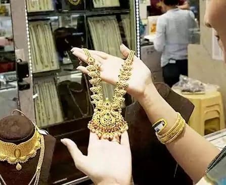 బంగారం, వెండి ధరలు తగ్గడానికి కారణాలు