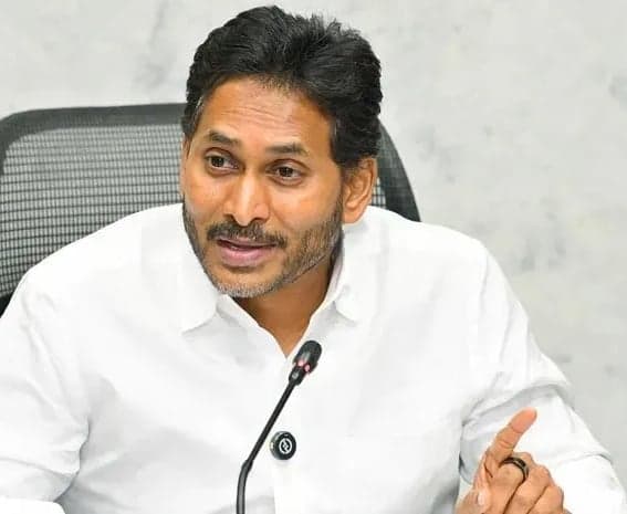 సీఈసీ విభేదాలపై వైఎస్‌ జగన్‌ ఆందోళన
