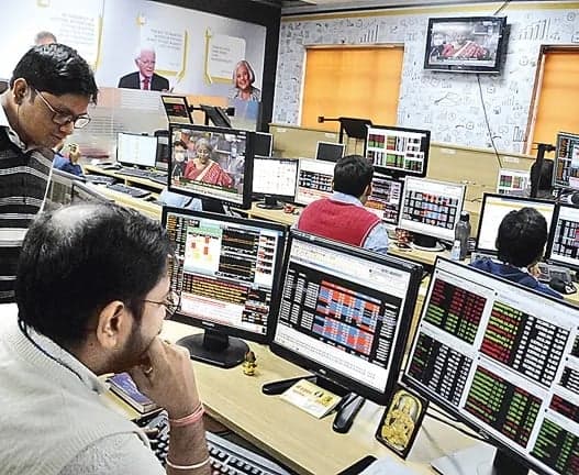 మూడో రోజూ కిందకే మార్కెట్లు 