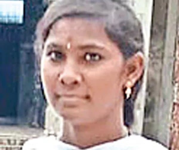 కళ్లెదుటే భార్య దుర్మరణం