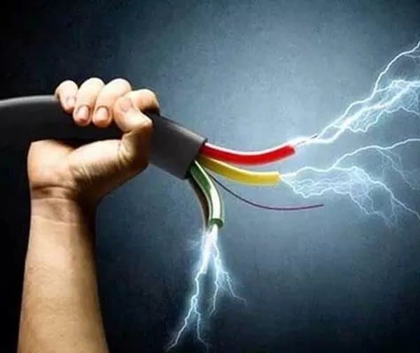 కరెంట్ షాక్‌తో వ్యక్తి మరణం
