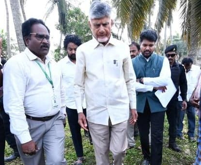 తుఫాన్‌ ప్రభావిత ప్రాంతాల్లో చంద్రబాబు పర్యటన