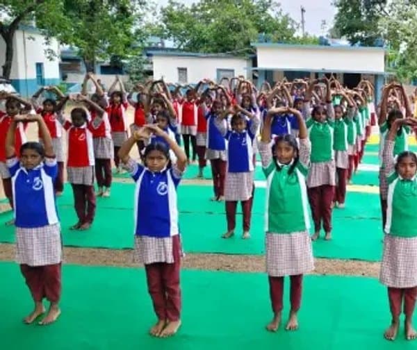 పందిళ్లపల్లి పాఠశాలలో యోగా దినోత్సవం - Udayam Digital