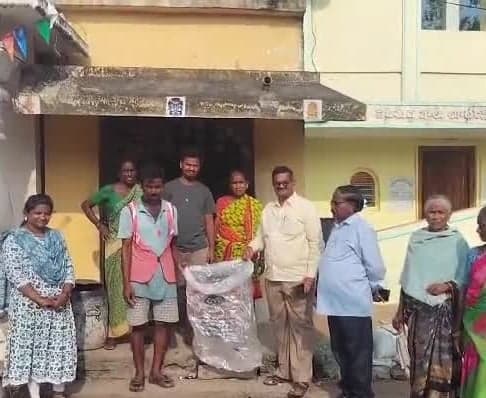 వల్లరిగుడబలో బిన్ బ్యాగ్ విధానంపై అవగాహన - Udayam