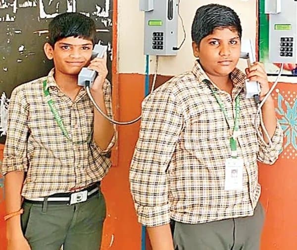 గురుకులాల్లో స్మార్ట్ కార్డులు.. అమ్మానాన్నతో సంభాషణ