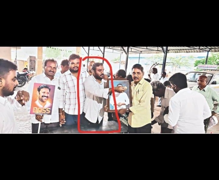 అనుమతులు లేని ఎరువుల నిల్వలు సీజ్‌