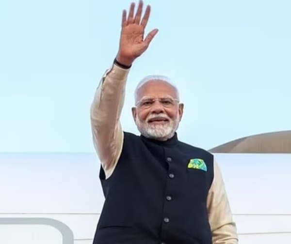 ఐదు దేశాల పర్యటనకు మోదీ: యూఏఈ అధ్యక్షుడితో భేటీ - Udayam Digital