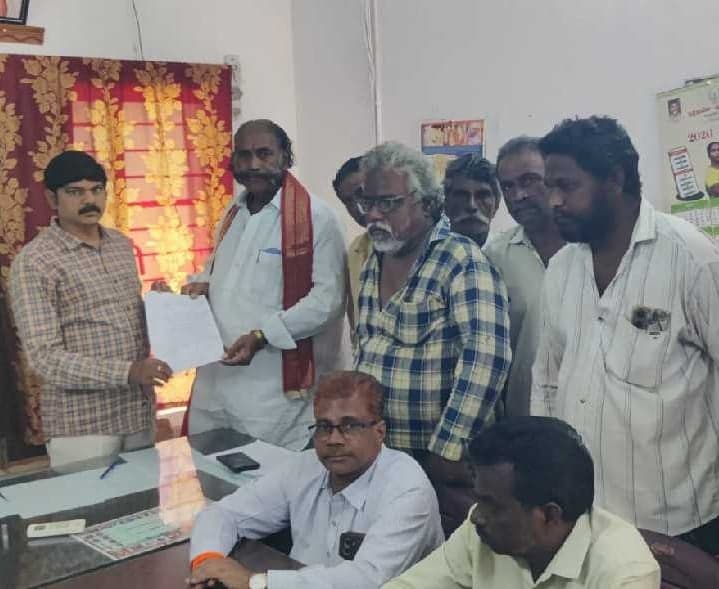అమృతలూరులో సమస్యల పరిష్కారానికి వినతి - Udayam