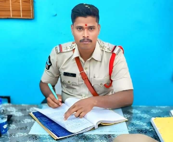 అనుమానాస్పద వ్యక్తులు కనిపిస్తే పోలీసులకు సమాచారం - Udayam