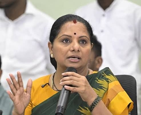 జర్నలిస్టులపై దాడి ఘటనపై ఎస్సైపై కఠిన చర్యలు తీసుకోవాలి: కవిత
