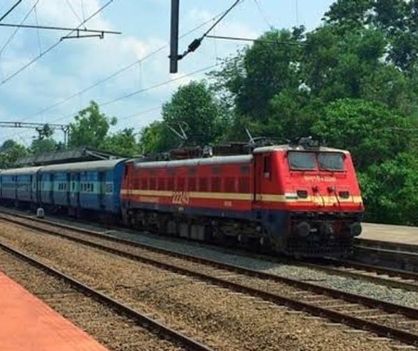 రైళ్లలో నిబంధనల ఉల్లంఘన: భారీ జరిమానాలు