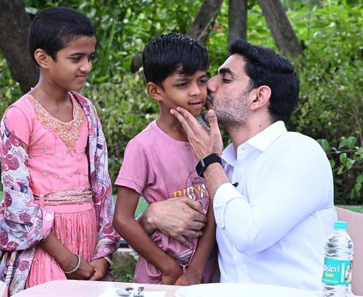గోదావరి బాధిత కుటుంబాలను పరామర్శించిన నారా లోకేశ్