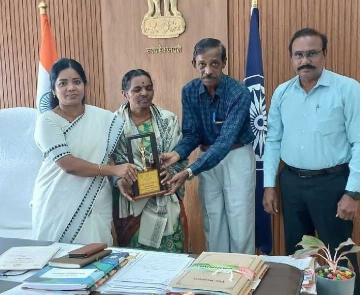 ఉత్తమ టీచర్లకు కలెక్టర్ అభినందన