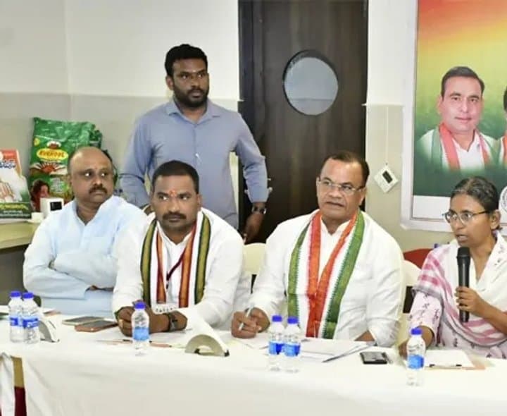 పార్టీ బలోపేతంపై క్షేత్ర సమీక్ష
