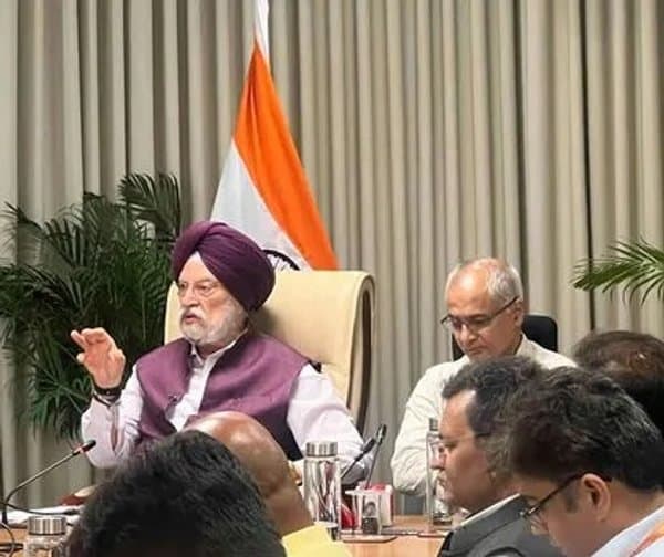 పెట్రో ధరల తగ్గింపుపై కేంద్రం క్లారిటీ