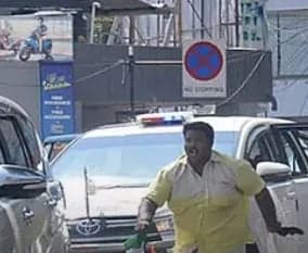 అదనపు భద్రతా వాహనం వద్దన్న కేరళ సీఎం