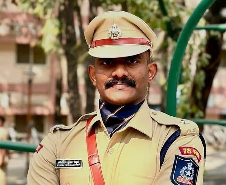 ఐఫోన్, కత్తిపై ప్రశ్నలు.. ట్రైనీ IPS విచారణ