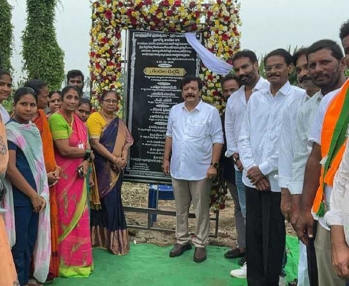 నిడదవోలులో రూ.5.96 కోట్ల పనులకు శ్రీకారం - Udayam