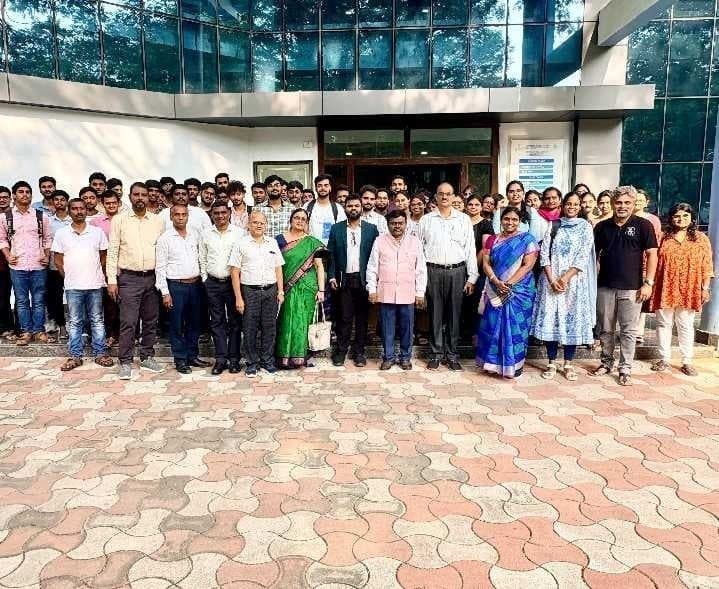 ఐఏఎస్‌ ఆశావహులతో అధికారి ముఖాముఖి - Udayam
