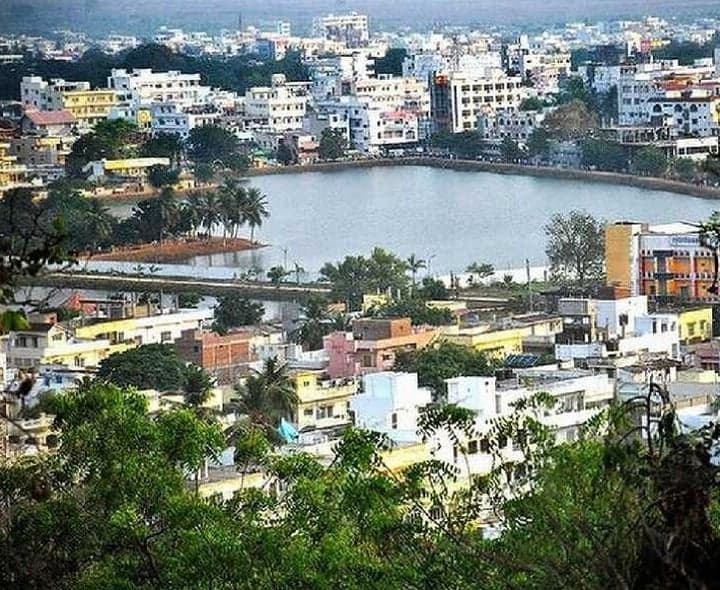మున్సిపల్ బరిలో అభ్యర్థుల వయసుపై చర్చ - Udayam