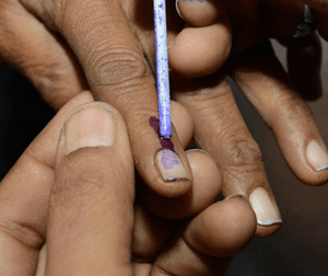 పోలింగ్ కేంద్రాల్లో బయోమెట్రిక్ విధానంపై సుప్రీంకోర్టు కీలక నిర్ణయం; కేంద్రం మరియు ఎన్నికల సంఘానికి నోటీసులు. - Udayam Digital
