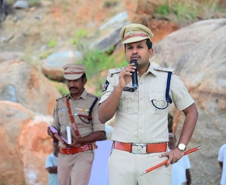 క్రమశిక్షణతో విధులు నిర్వర్తించాలి: ఎస్పీ సతీశ్