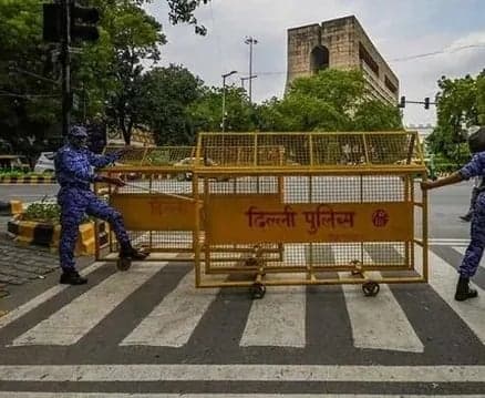 ఢిల్లీలో అర్ధరాత్రి నుంచి నెట్ బంద్