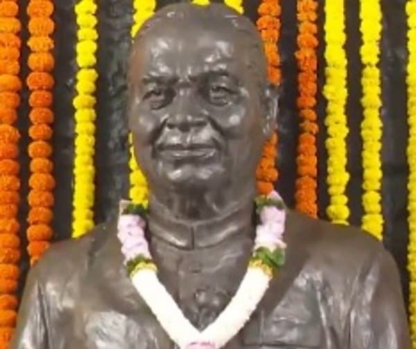 ముంబైలో ఘన నివాళి: బీఎస్‌ఈ వేదికగా అరుదైన గౌరవం