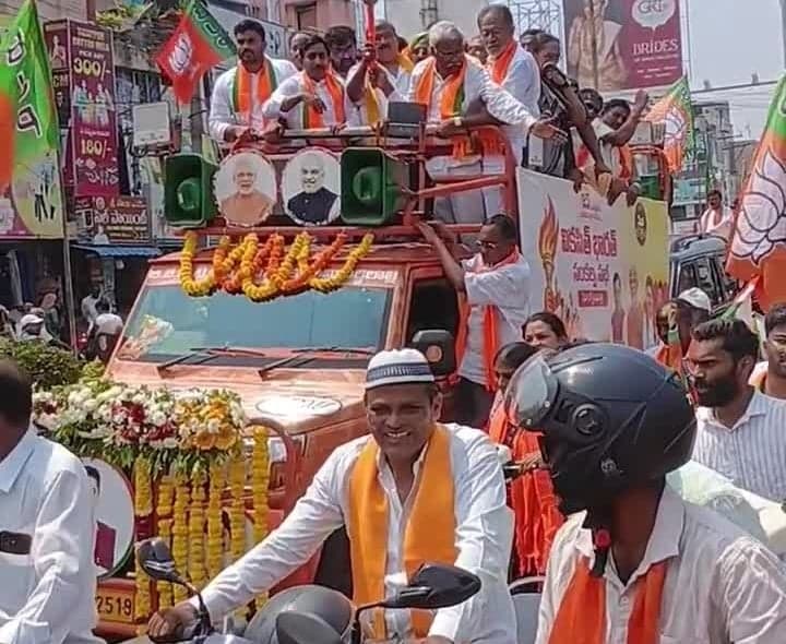 అనకాపల్లిలో ఘనంగా సేవా యాత్ర - Udayam
