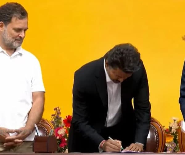 సీఎం విజయ్ సంచలన నిర్ణయం.. తొలి సంతకం ఆ ఫైల్‌పైనే! - Udayam Digital