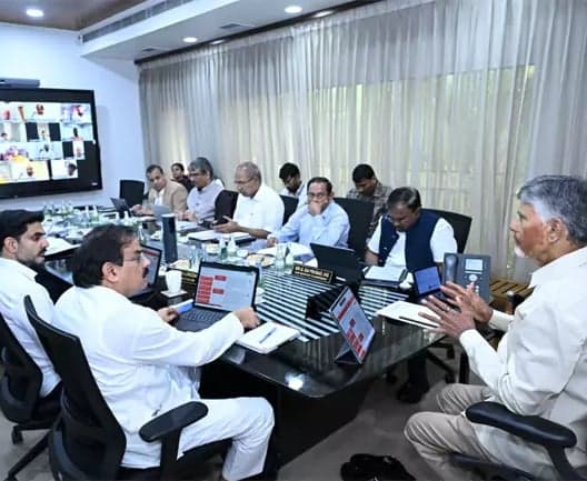 తుపాను నష్టం నివేదికలు సిద్ధం చేయండి: చంద్రబాబు