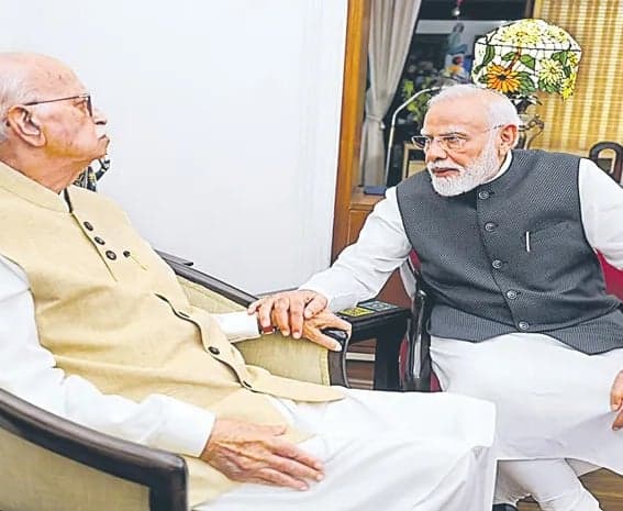 ప్రజా జీవితంలో మోదీకి 25 ఏళ్లు