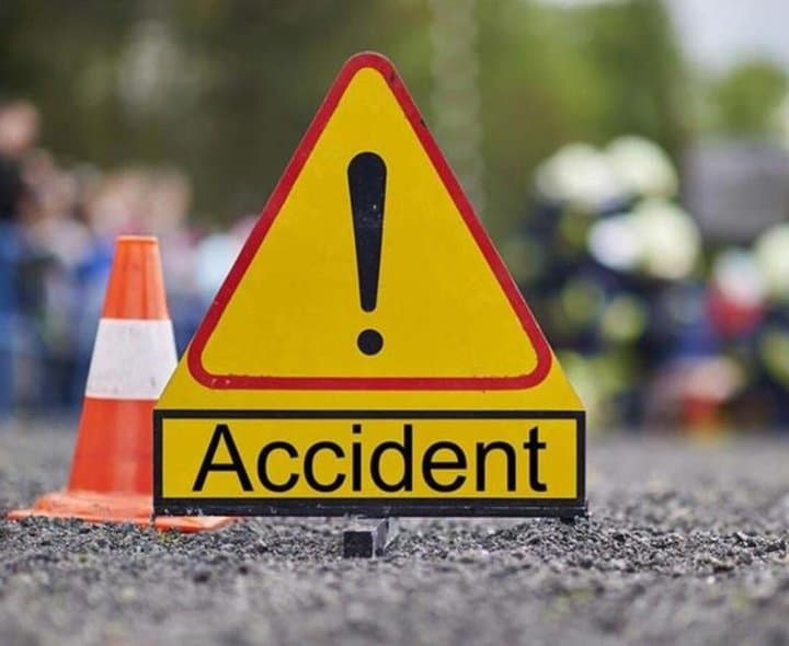 లారీ ఢీకొని మహిళ మృతి