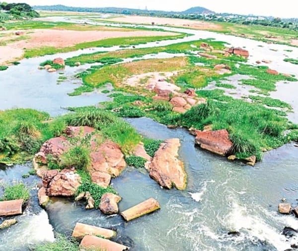కాలుష్య కోరల్లో 'సిక్కోలు జీవనాడి