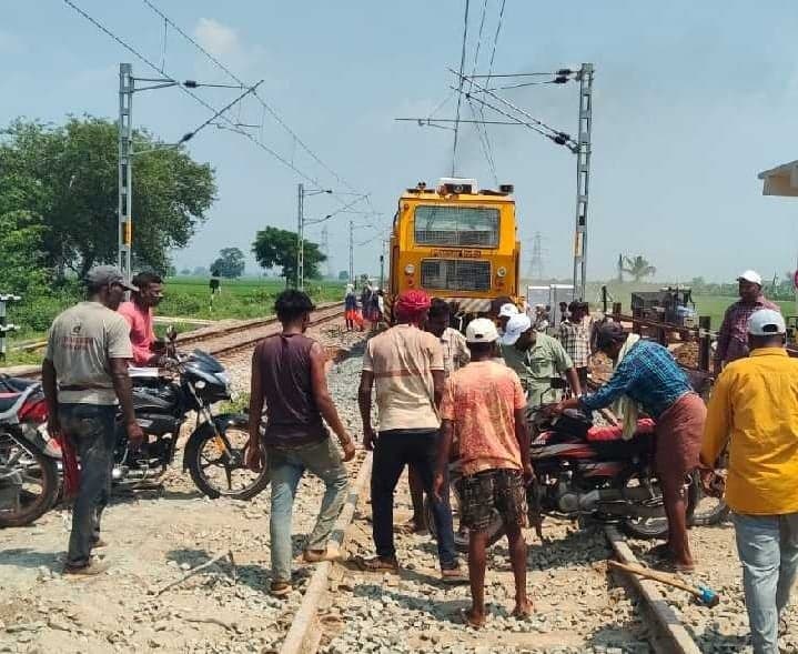నందిపల్లెలో రైల్వే గేటు మూసివేత - Udayam