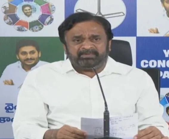 జగన్ ఇళ్లపై చంద్రబాబు క్రెడిట్ కొట్టేస్తున్నారు: వైయస్సార్‌సీపీ