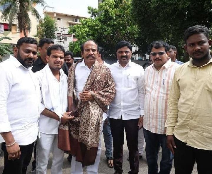 అనకాపల్లిలో దళితుల సమస్యలపై ఎస్సీ కమిషన్‌కు వినతి - Udayam