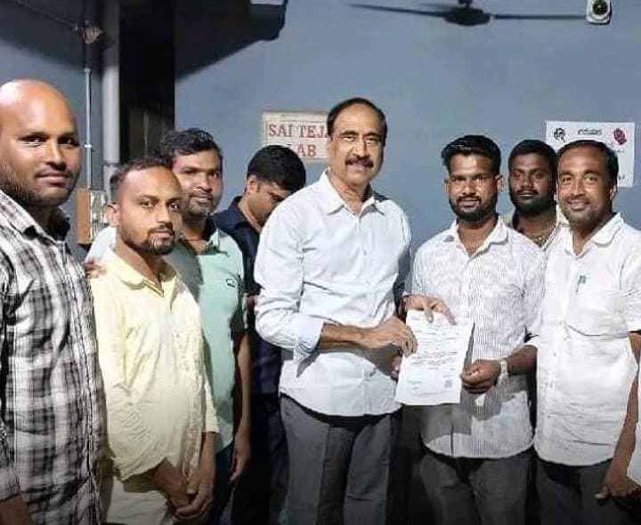 బాధితురాలికి ఆర్థిక సహాయం.ఎమ్మెల్యే అందజేత - Udayam Digital