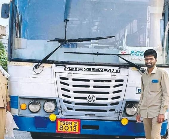 ఒకే బస్సులో తండ్రి డ్రైవర్‌.. కొడుకు కండక్టర్‌