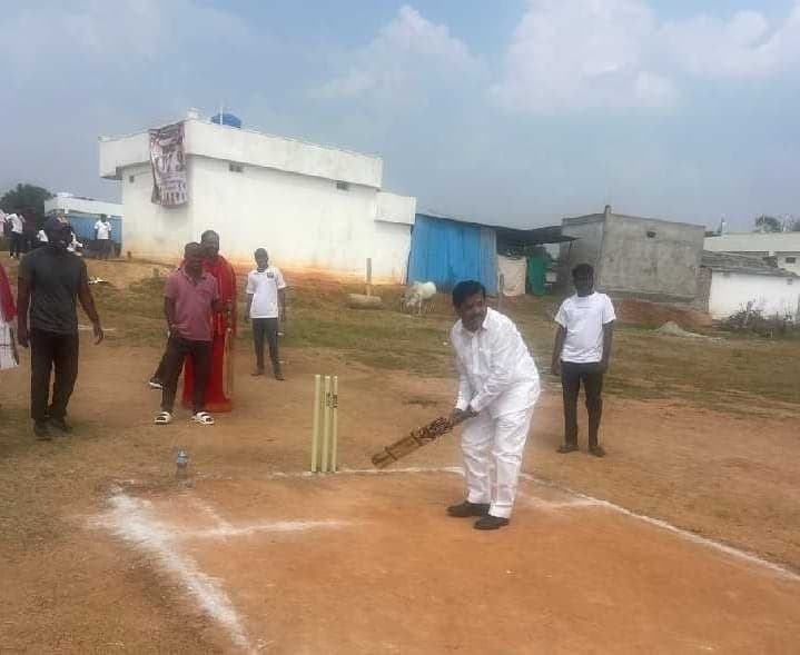 చదువుతోపాటు క్రీడల్లోనూ రాణించాలి - Udayam