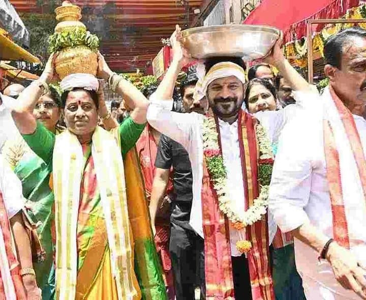 మహాకాళిని దర్శించిన సీఎం