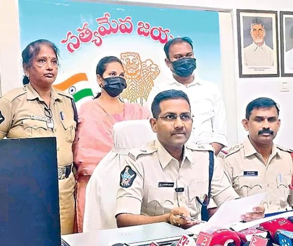 స్టాక్ మార్కెట్ పేరిట మోసం