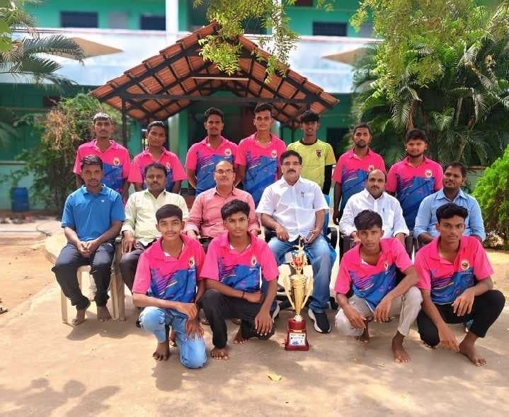 ఫుట్‌బాల్‌లో మంగళకర కాలేజీ హ్యాట్రిక్ - Udayam