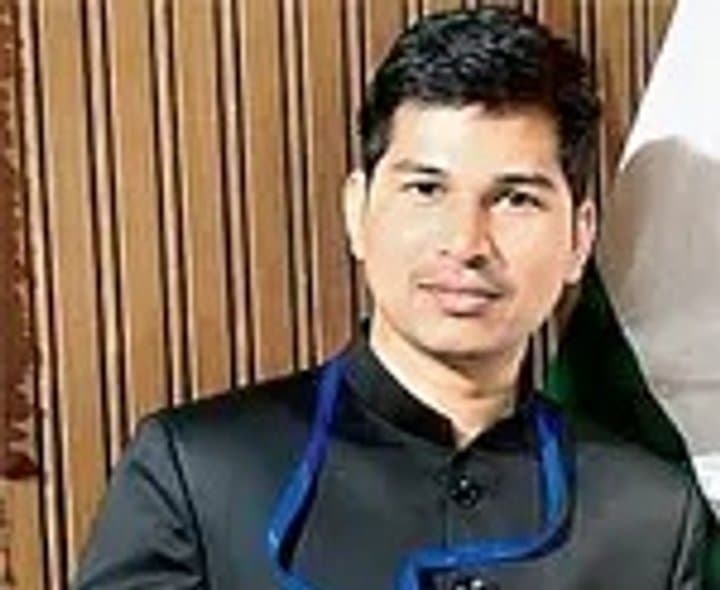 తండా కుర్రాడు.. గ్రూప్‌-1 ఆఫీసర్