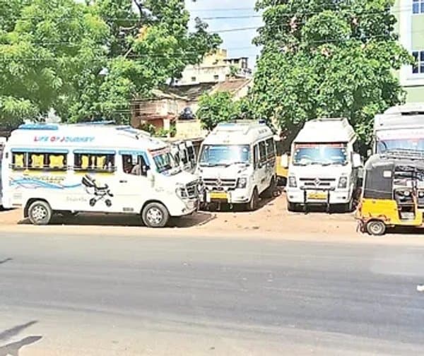 రాజంపేటలో ఆక్రమణలకు గురైన పురపాలక స్థలాలు