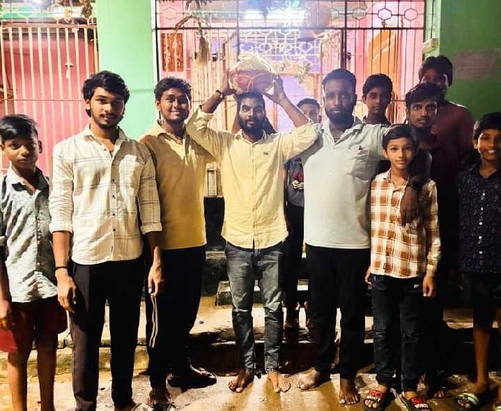 ముక్కొల్లులో గణేశుడి లడ్డూకు రూ.9,200