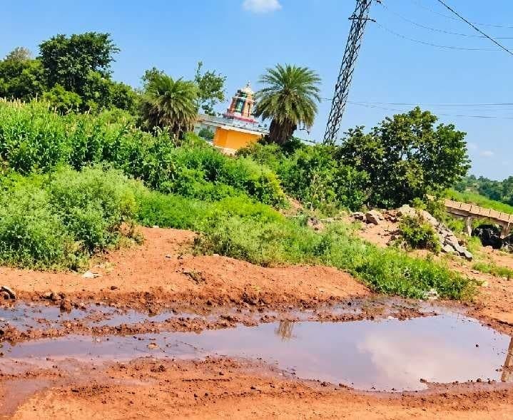 రోడ్లపై పారుతున్న మురుగునీరు - Udayam