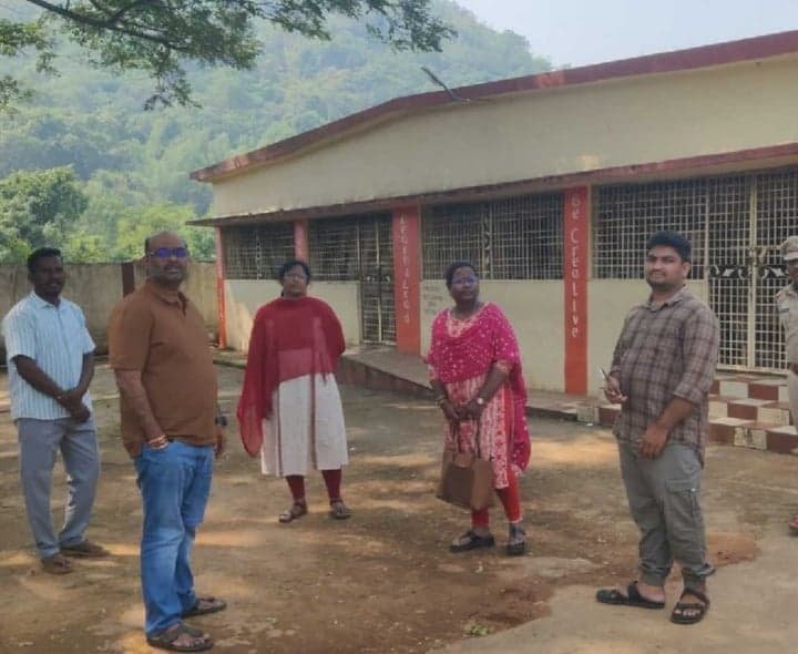 కొయ్యూరులో పోలింగ్ కేంద్రాల తనిఖీ - Udayam