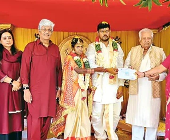 అనాథాశ్రమంలో ఘనంగా వివాహం - Udayam
