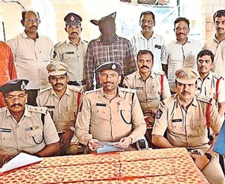 వరుస చోరీలకు పాల్పడుతున్న అంతర్రాష్ట్ర దొంగ అరెస్ట్